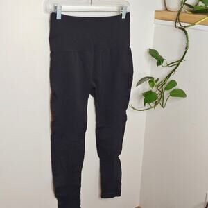 Running Girl Black Ridged Accent Leggings, L